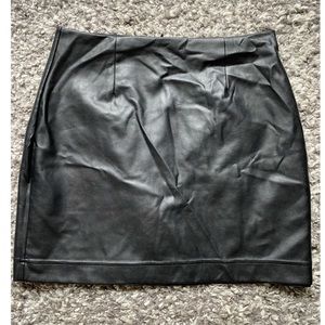 COPY - Aritiza Wilfred Free Vegan Mini Skirt